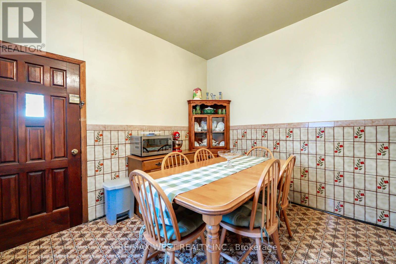 217 Gladstone Avenue Property Photo 12