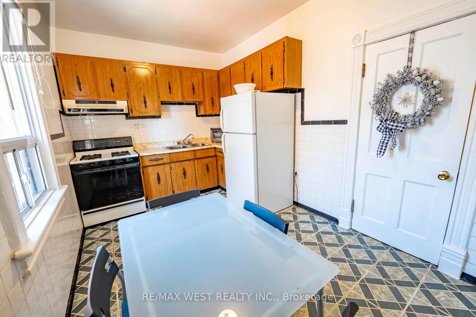 217 Gladstone Avenue Property Photo 20