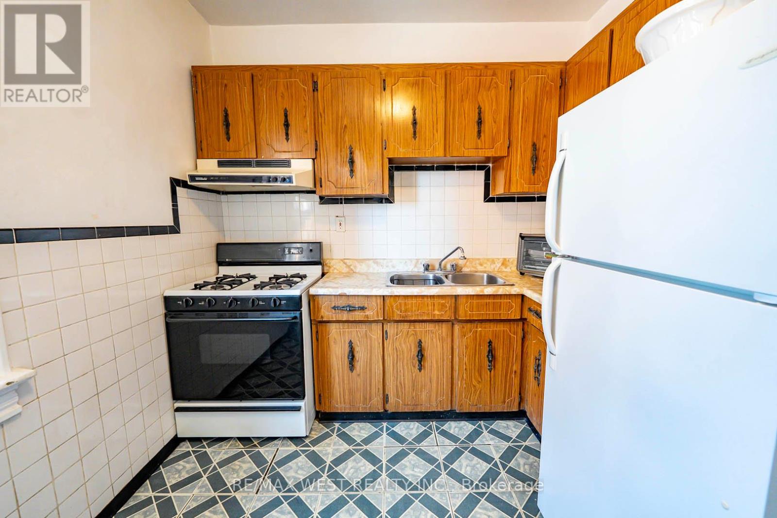 217 Gladstone Avenue Property Photo 21