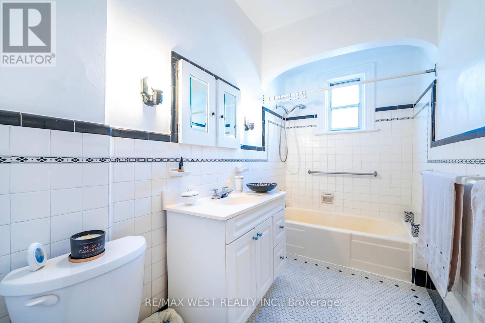 217 Gladstone Avenue Property Photo 25
