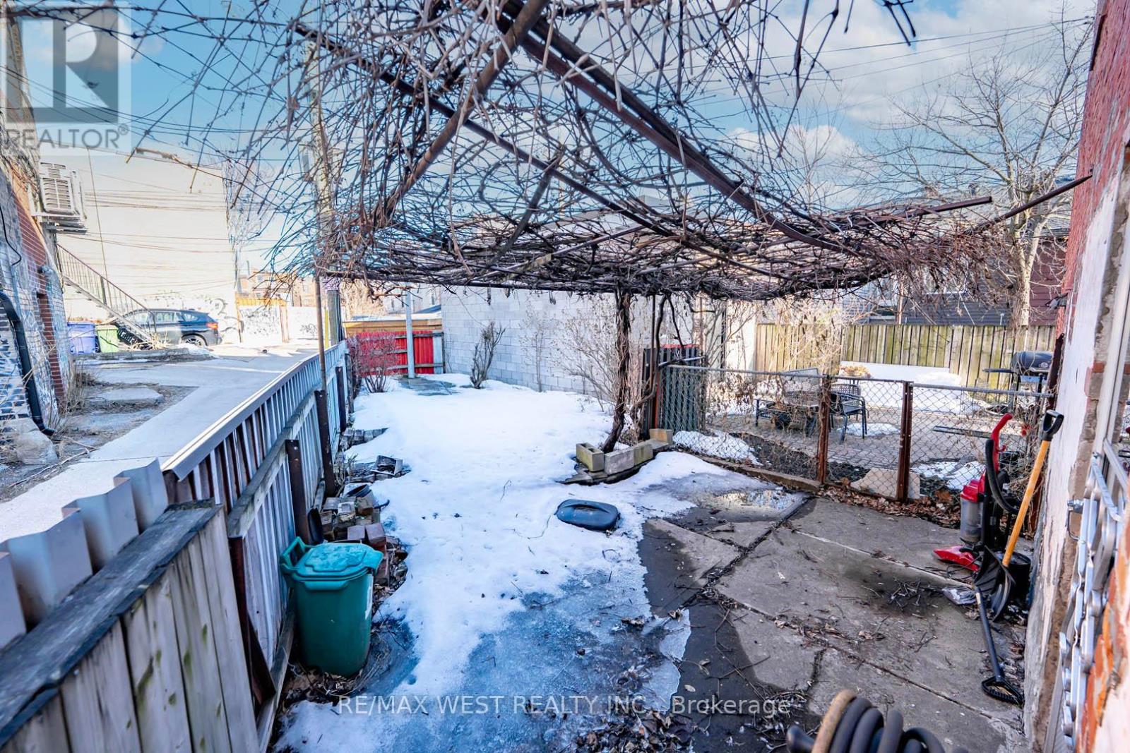 217 Gladstone Avenue Property Photo 36