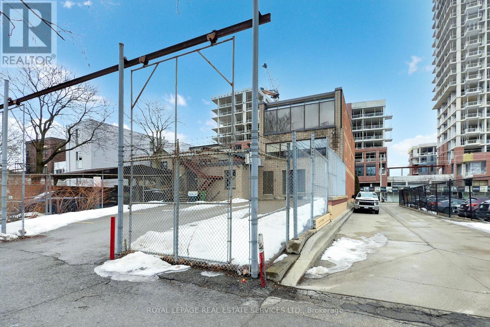388 Parliament Street Property Photo 43