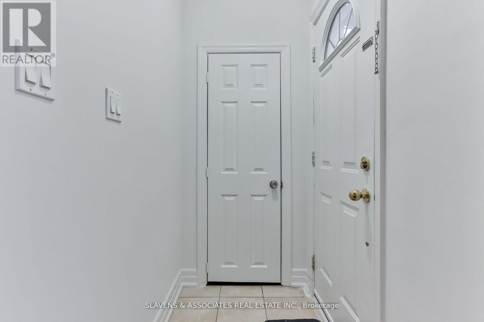 262 Poyntz Avenue Property Photo 2