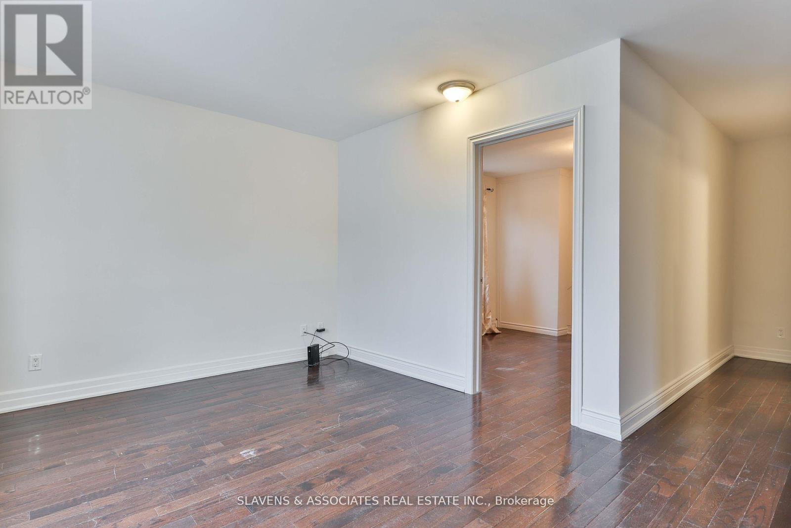 262 Poyntz Avenue Property Photo 7