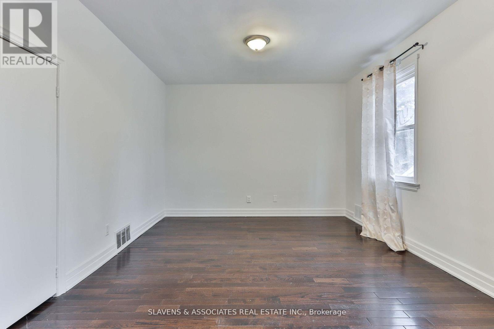 262 Poyntz Avenue Property Photo 11