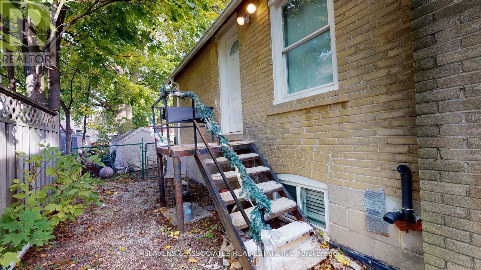 262 Poyntz Avenue Property Photo 14