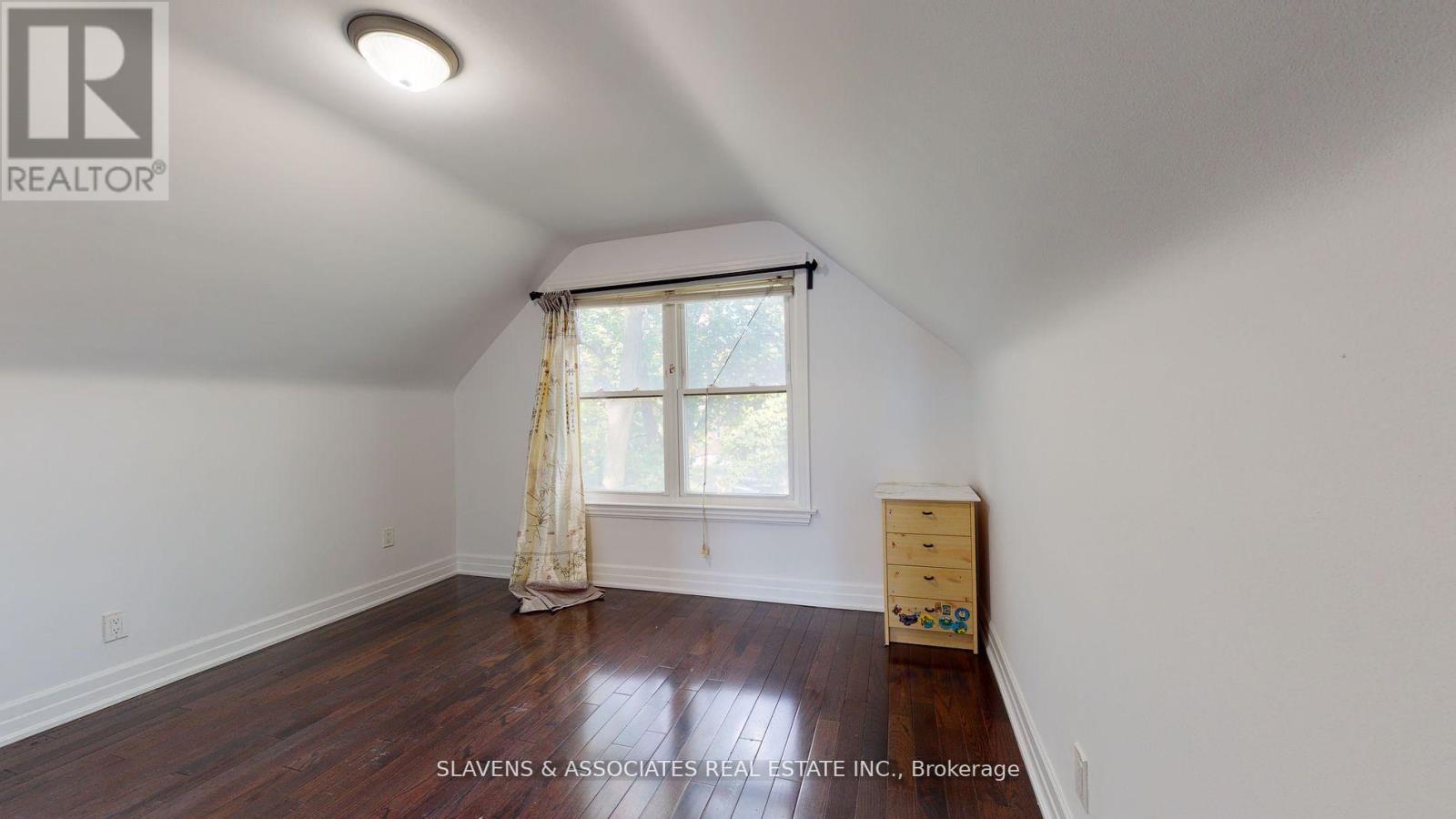 262 Poyntz Avenue Property Photo 15