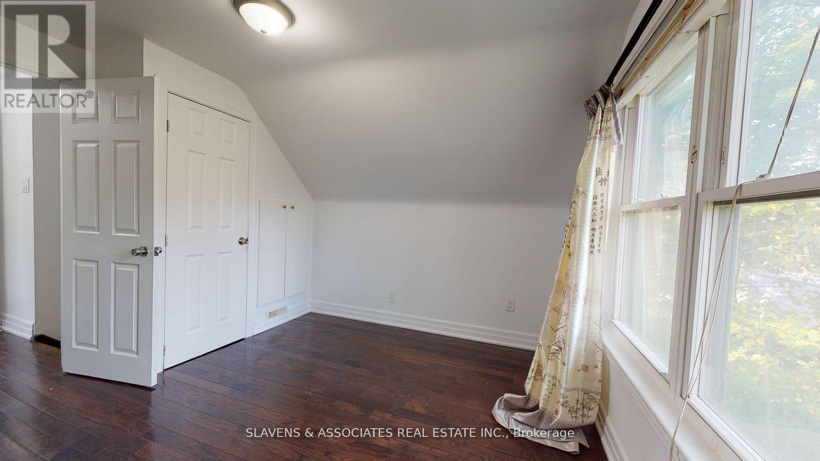 262 Poyntz Avenue Property Photo 16