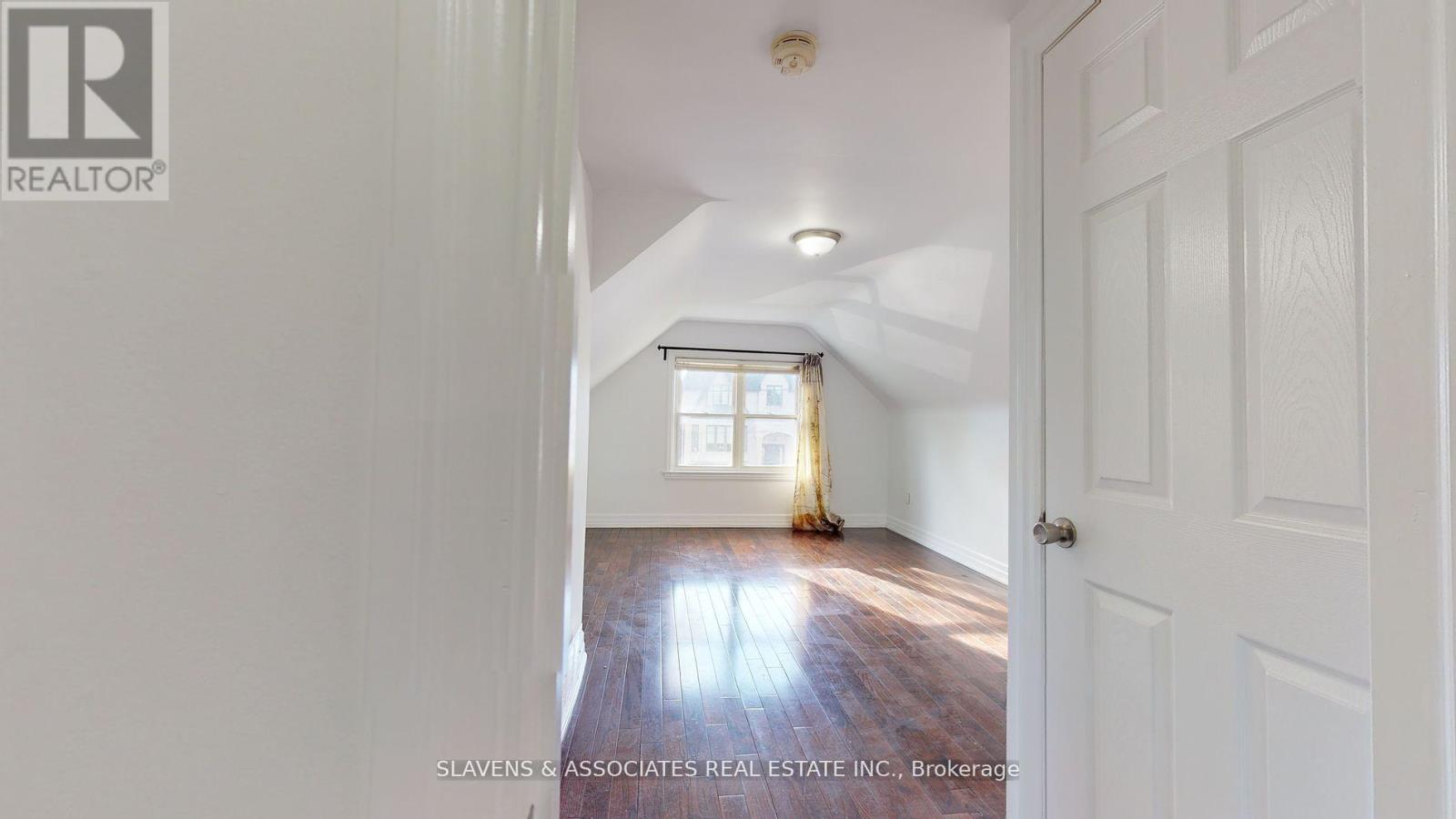 262 Poyntz Avenue Property Photo 17