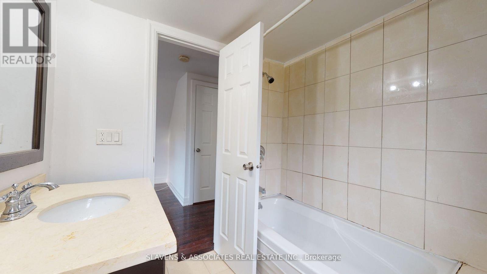262 Poyntz Avenue Property Photo 20