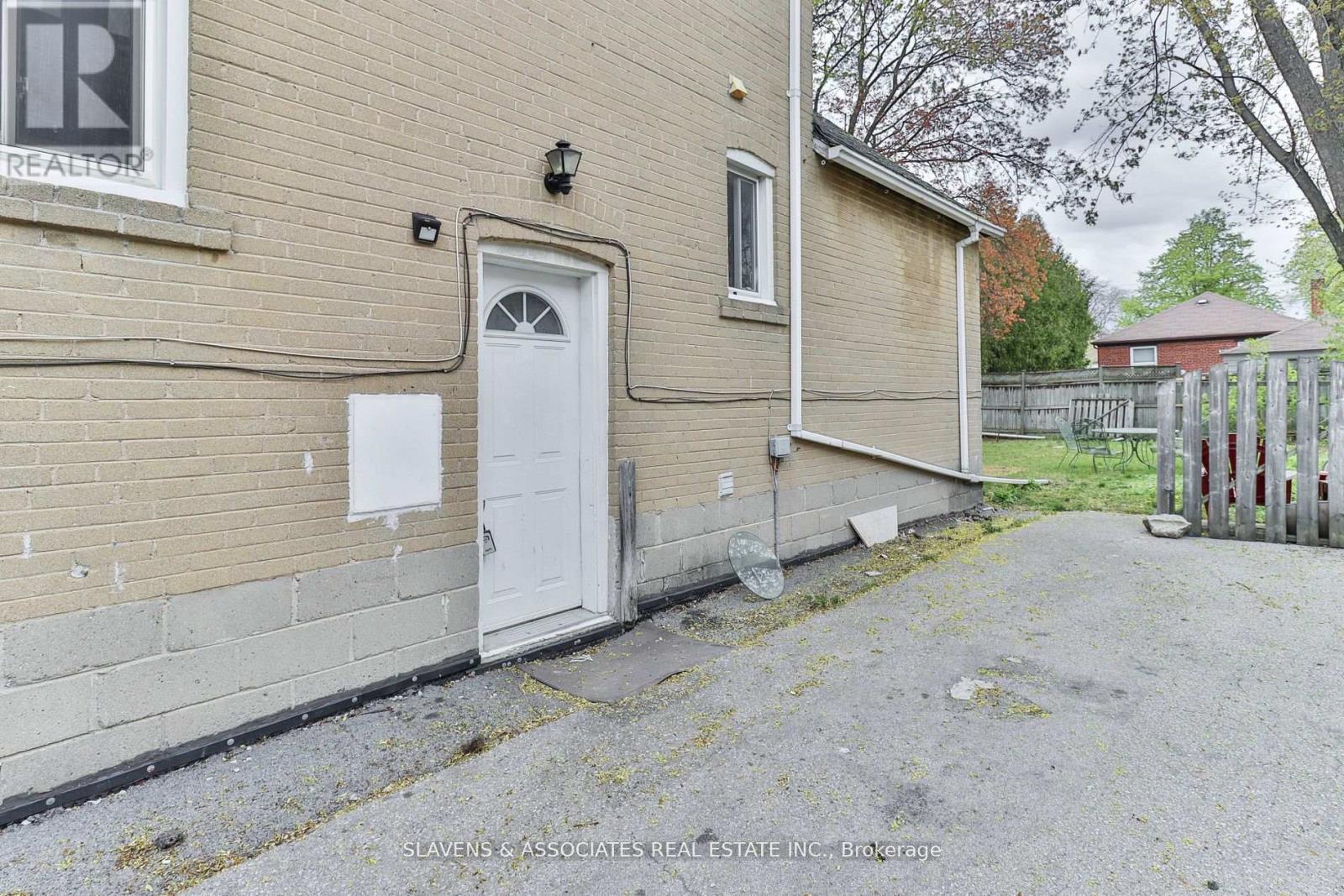 262 Poyntz Avenue Property Photo 21