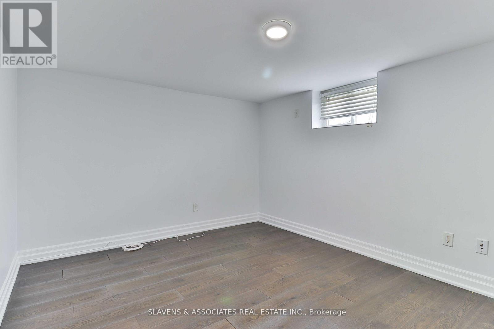 262 Poyntz Avenue Property Photo 28