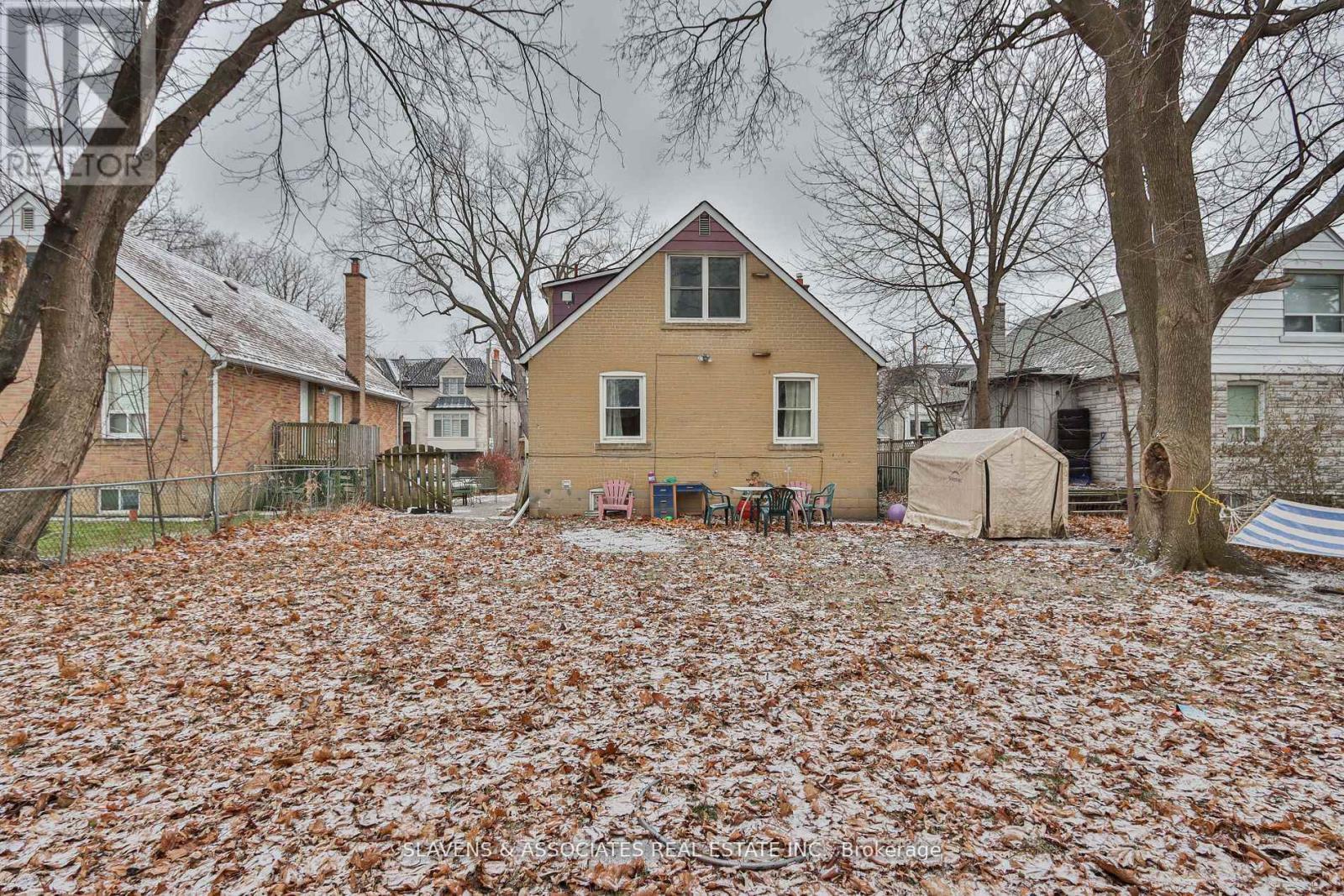 262 Poyntz Avenue Property Photo 31