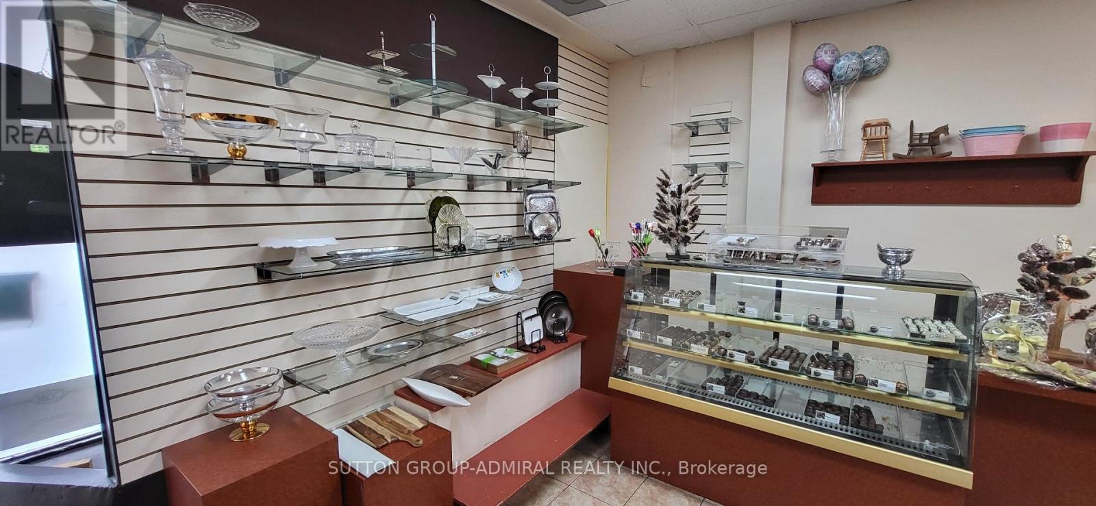 2839 Bathurst Street Property Photo 4