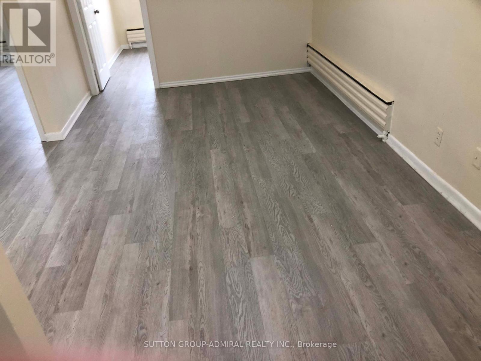 2839 Bathurst Street Property Photo 13