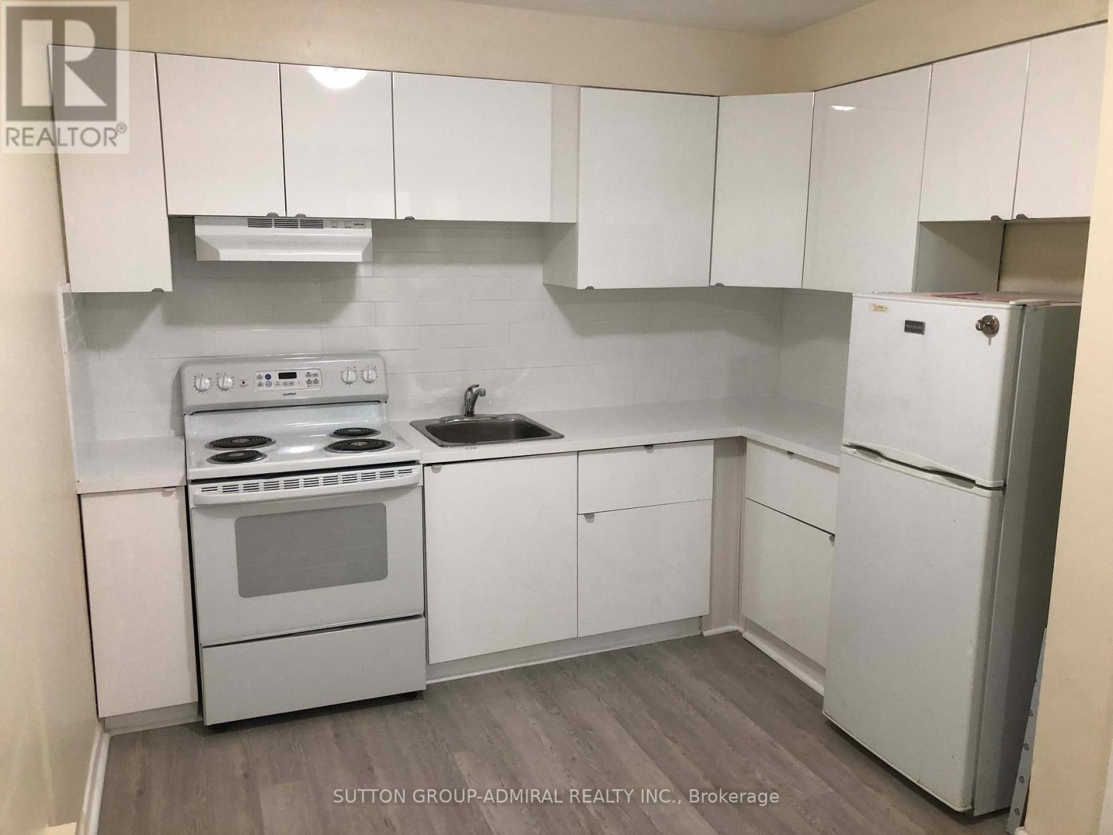 2839 Bathurst Street Property Photo 15
