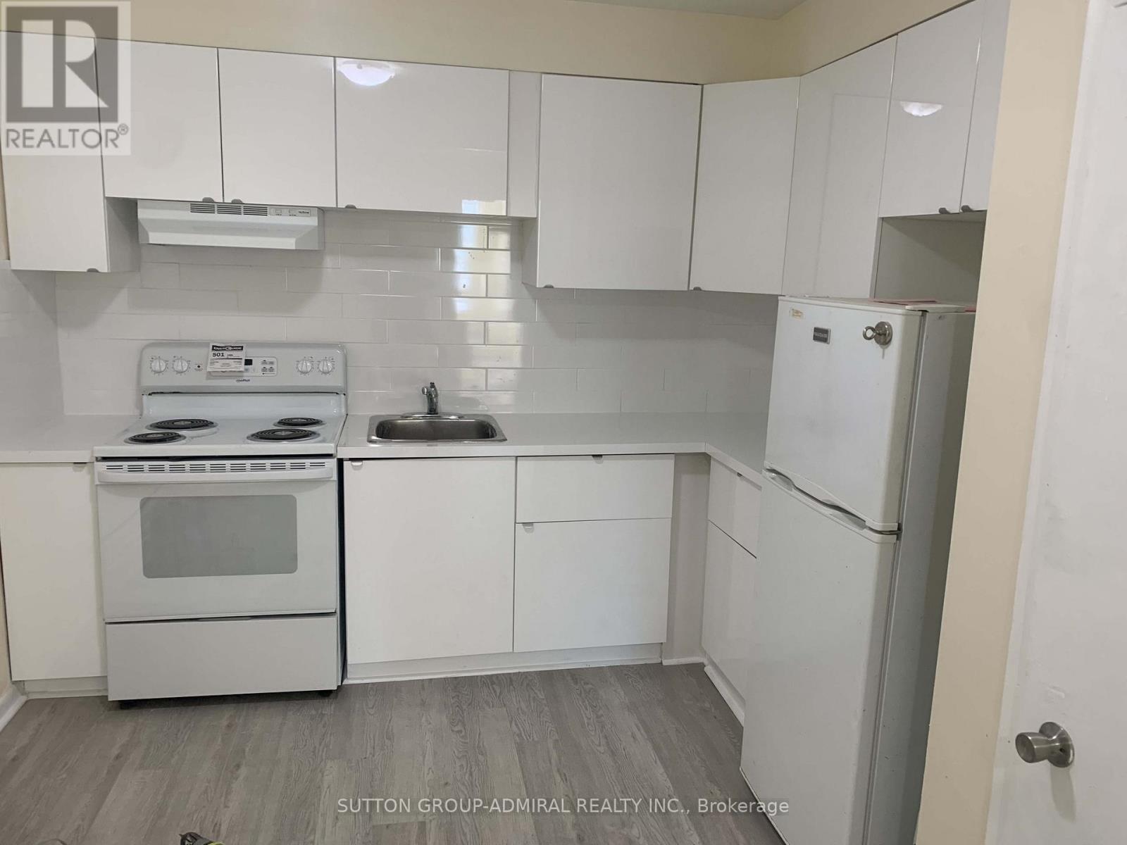 2839 Bathurst Street Property Photo 16