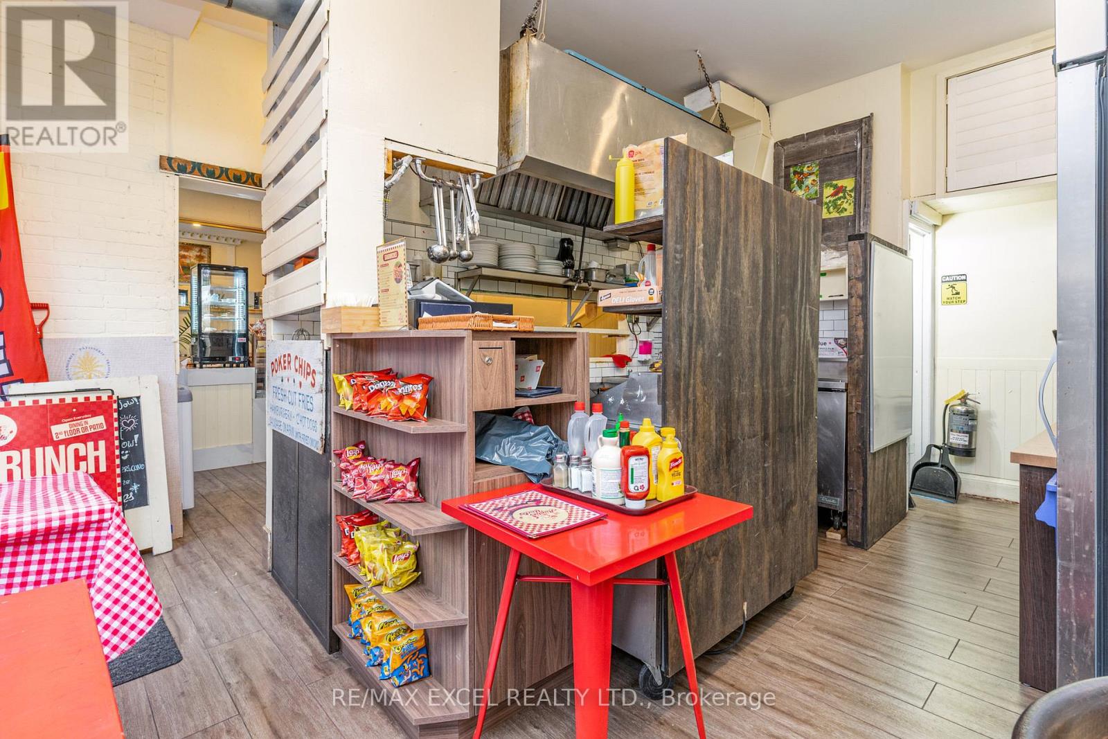 72-74 Lippincott Street Property Photo 3