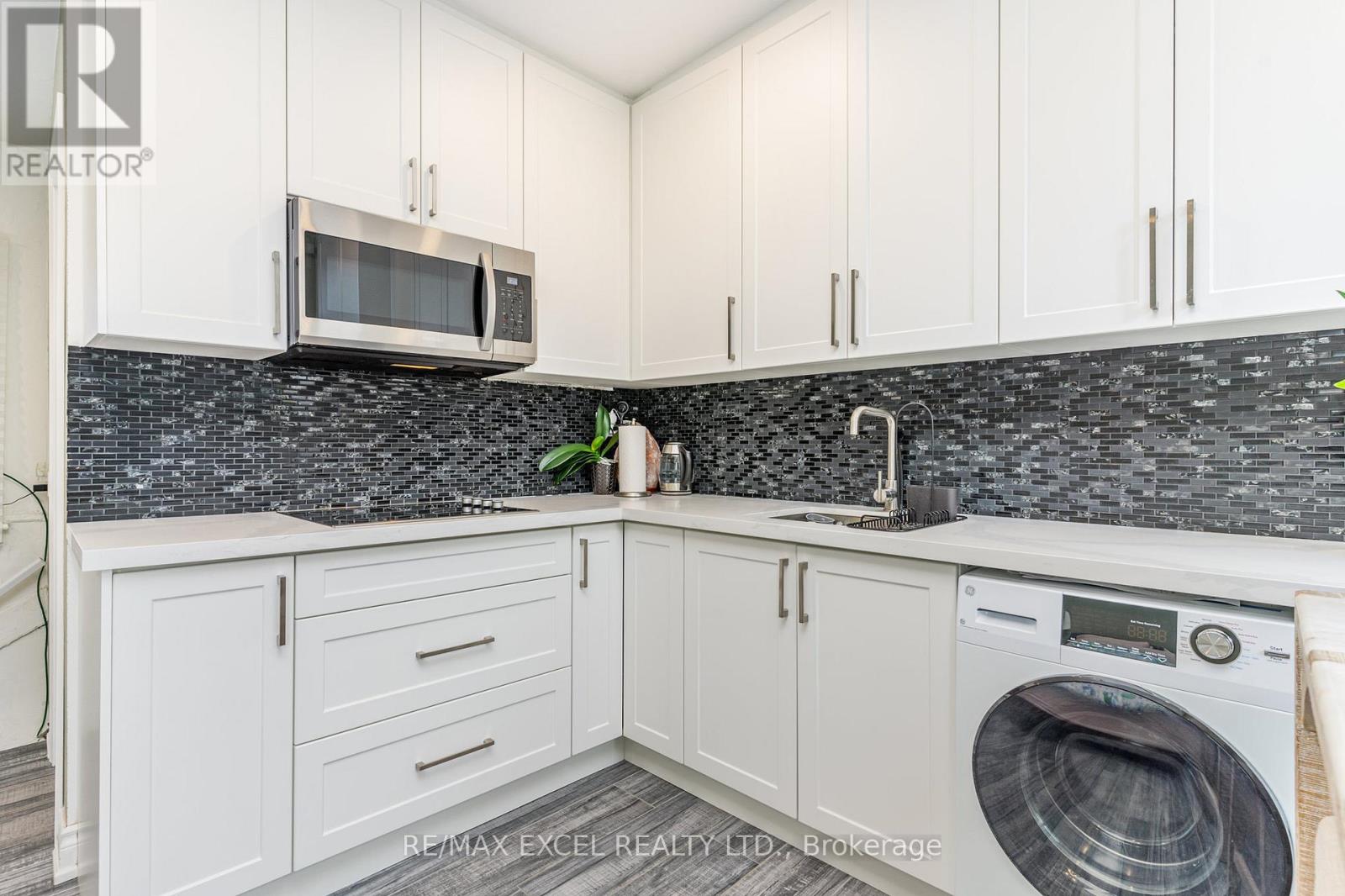 72-74 Lippincott Street Property Photo 10