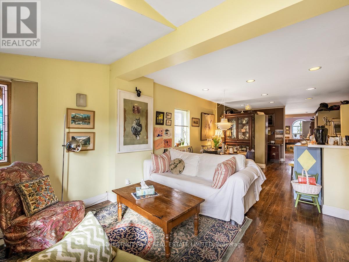 657 Davenport Road Property Photo 8