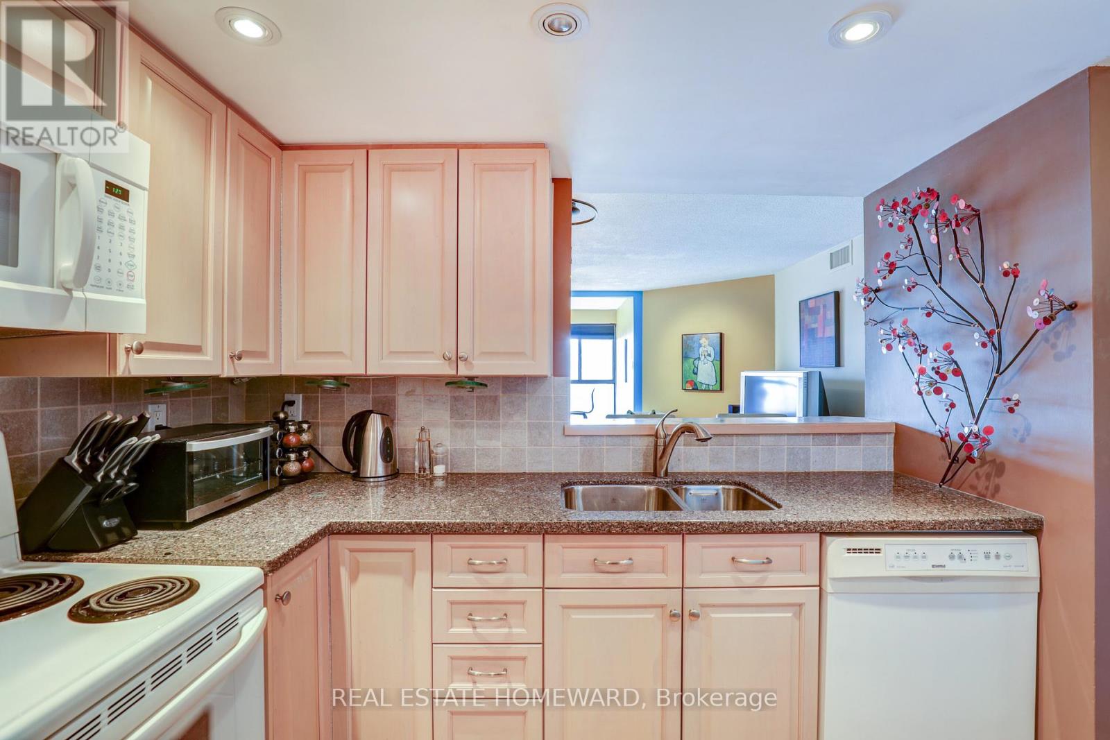 806 - 65 Scadding Avenue Property Photo 6