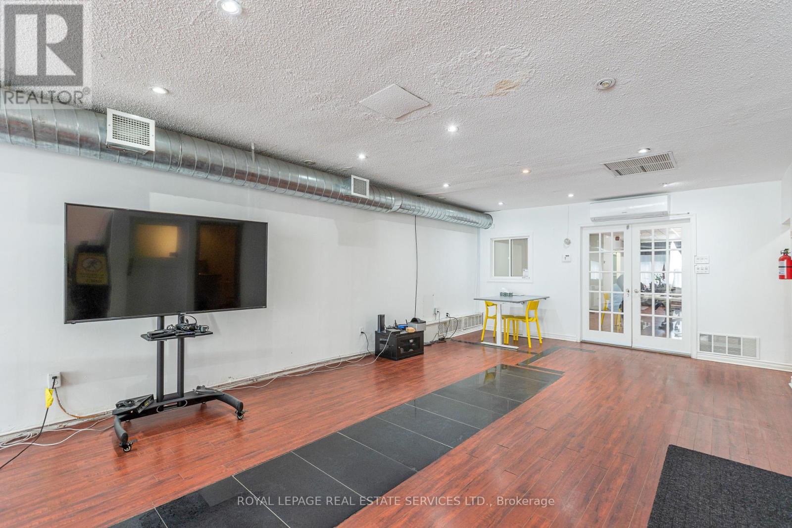 170 Eglinton Ave E Property Photo 4