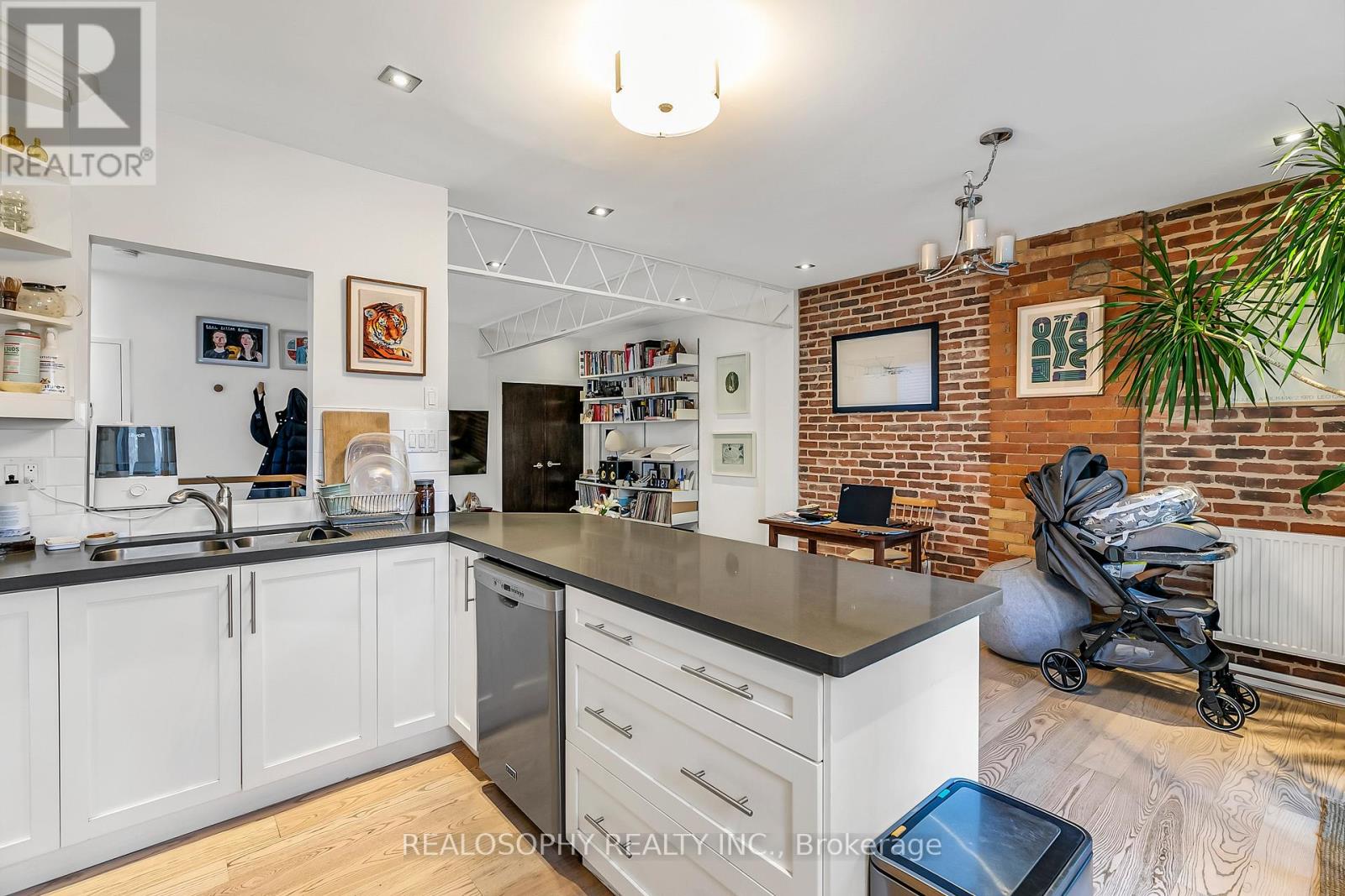 626 Huron Street Property Photo 12