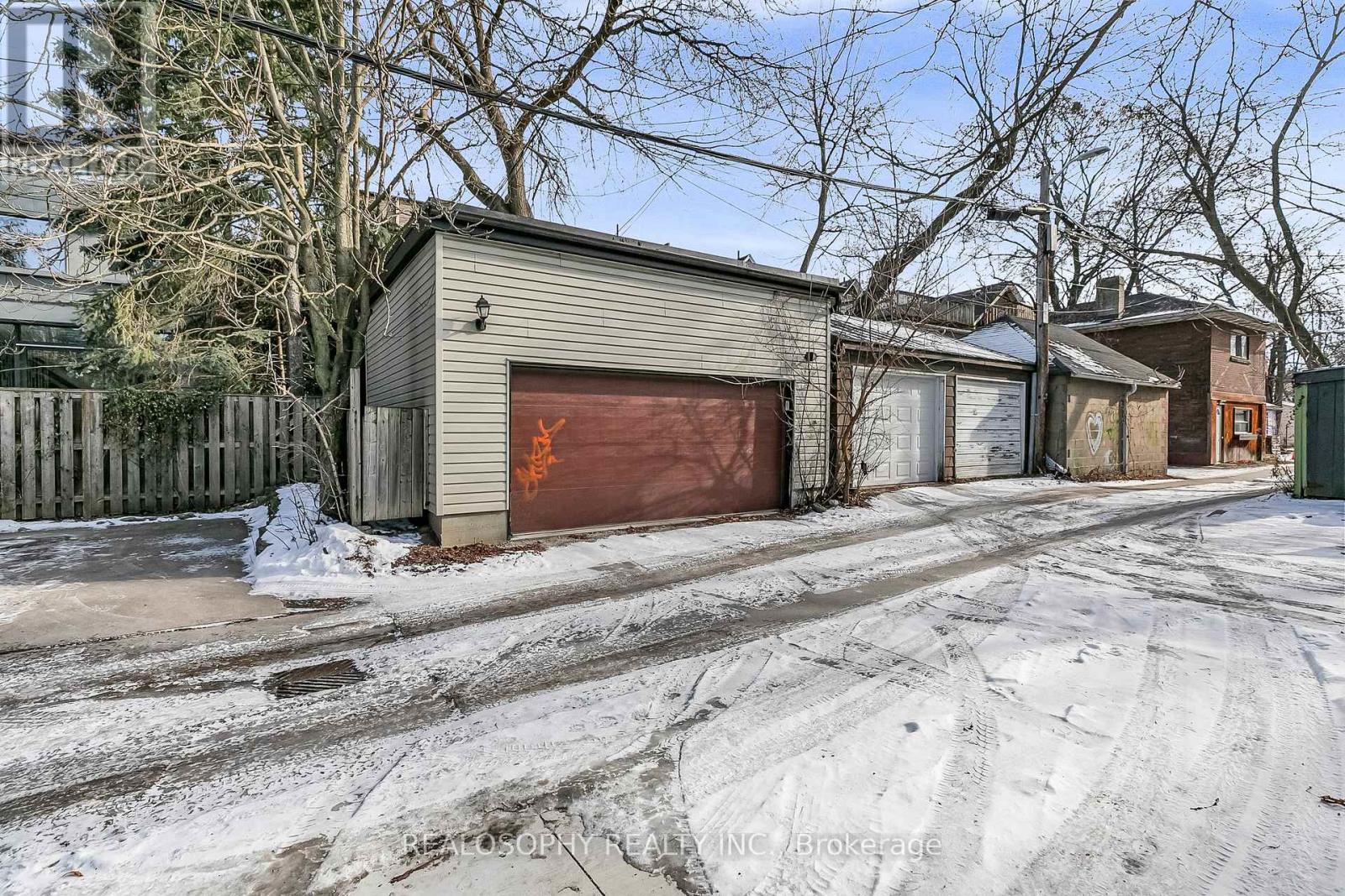 626 Huron Street Property Photo 39