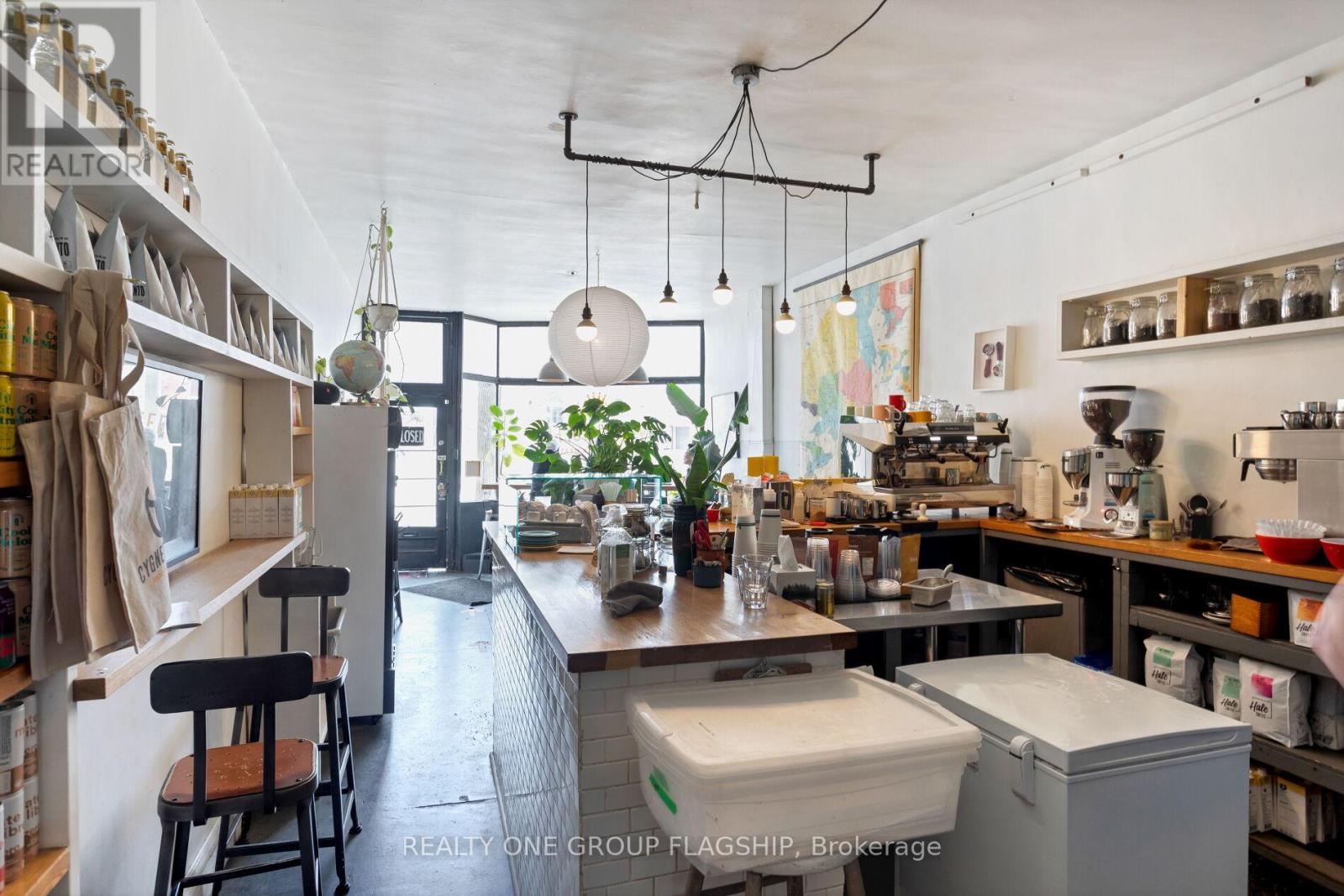 1691 Dundas Street W Property Photo 7