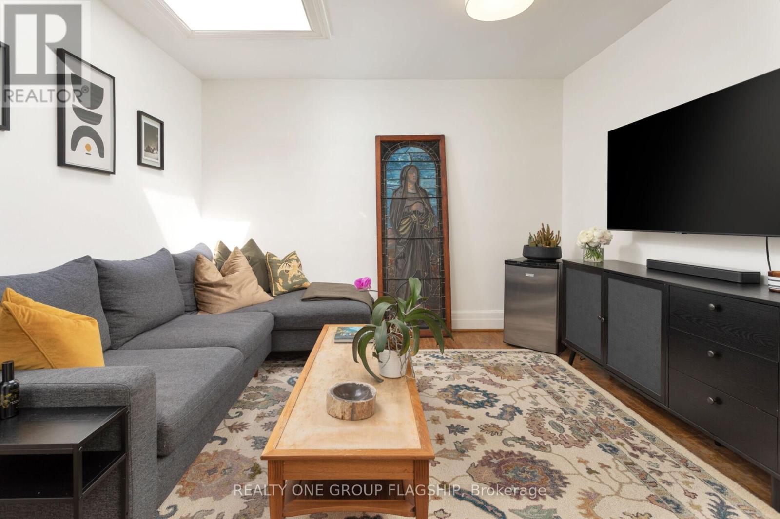 1691 Dundas Street W Property Photo 16