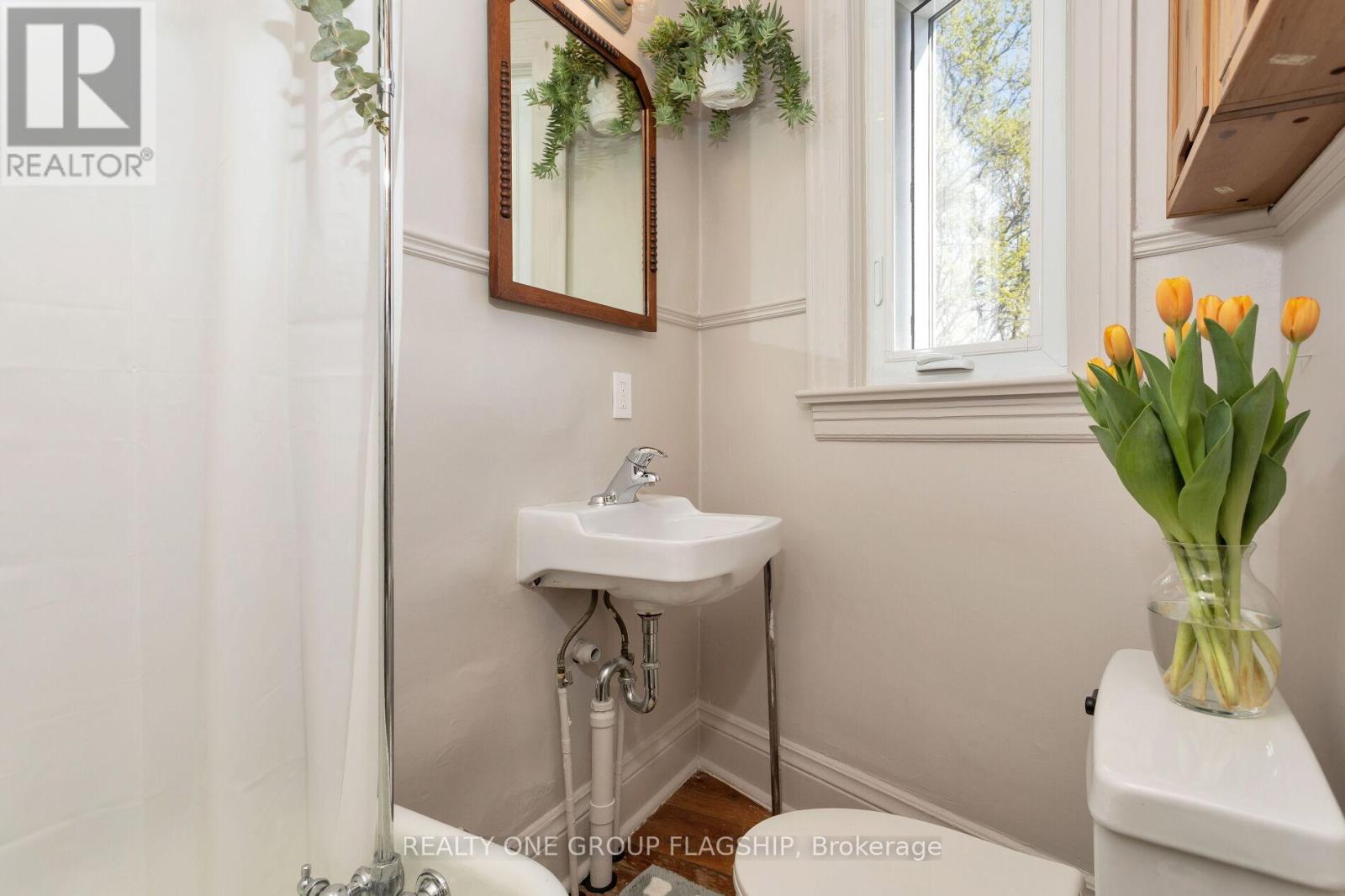 1691 Dundas Street W Property Photo 23