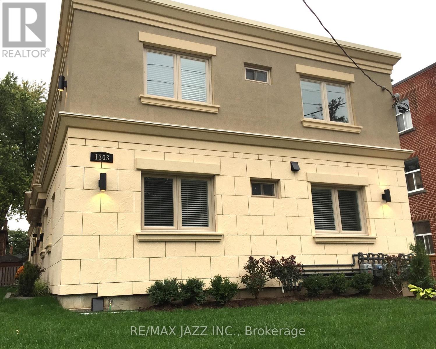 202 - 1303 Bayview Avenue Property Photo 2