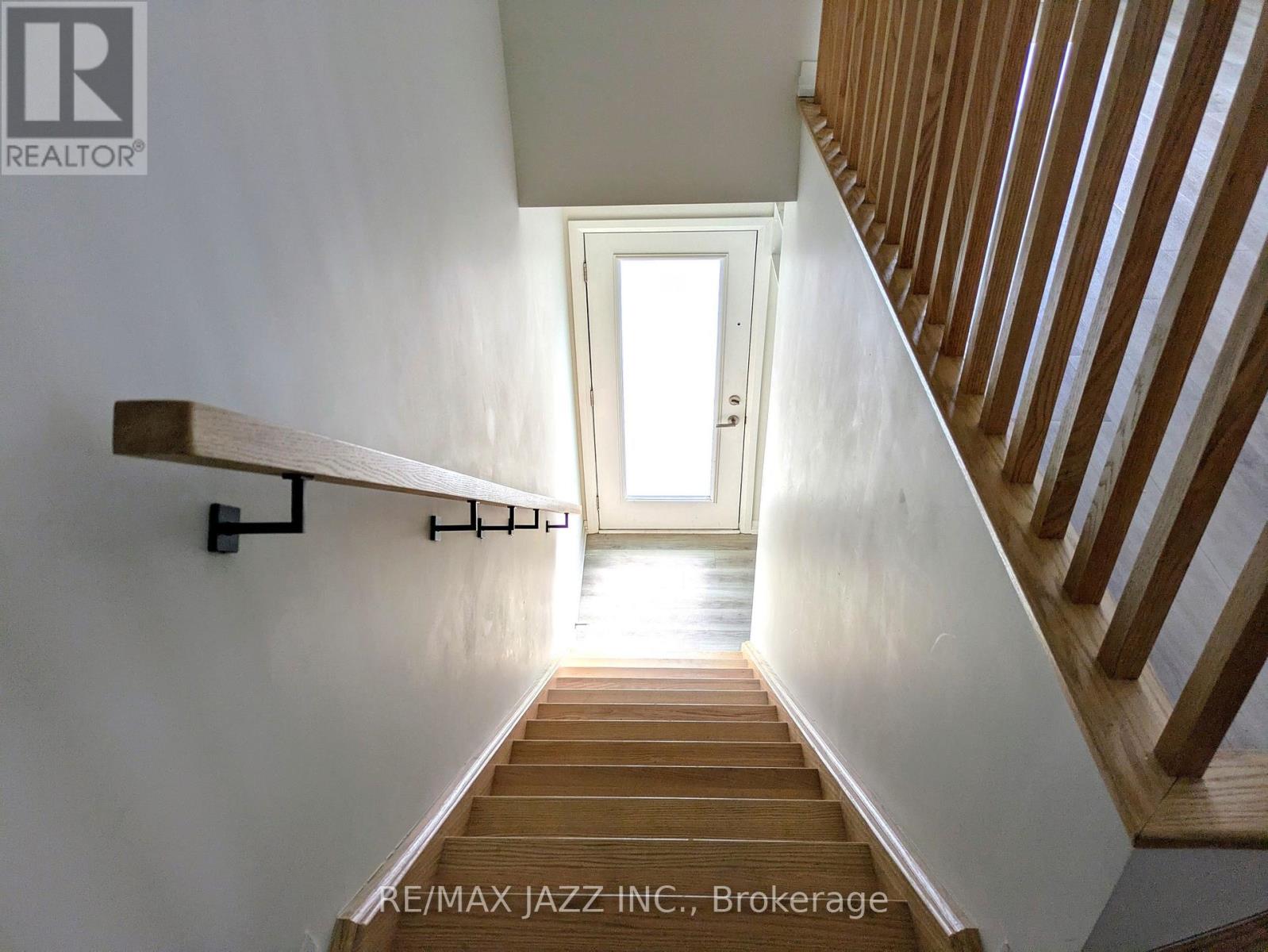 202 - 1303 Bayview Avenue Property Photo 5