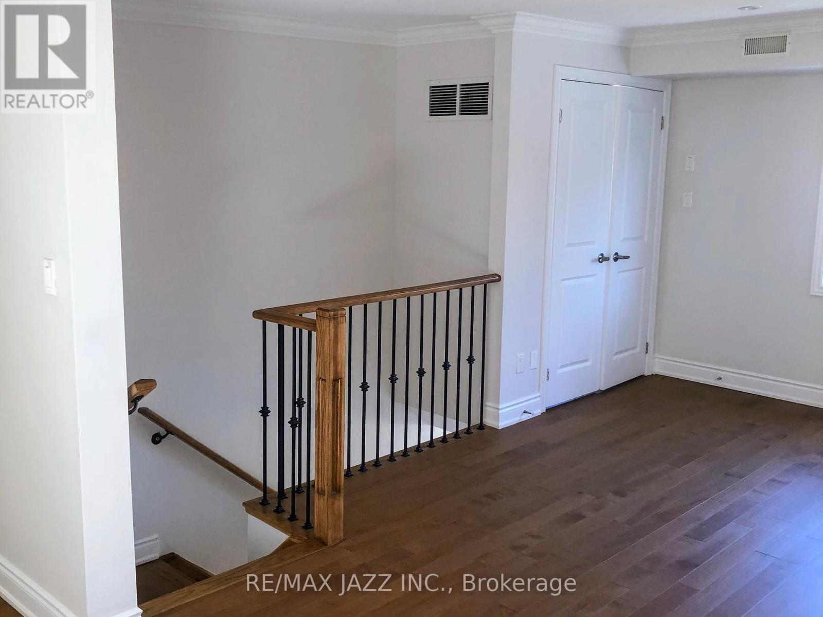 202 - 1303 Bayview Avenue Property Photo 6