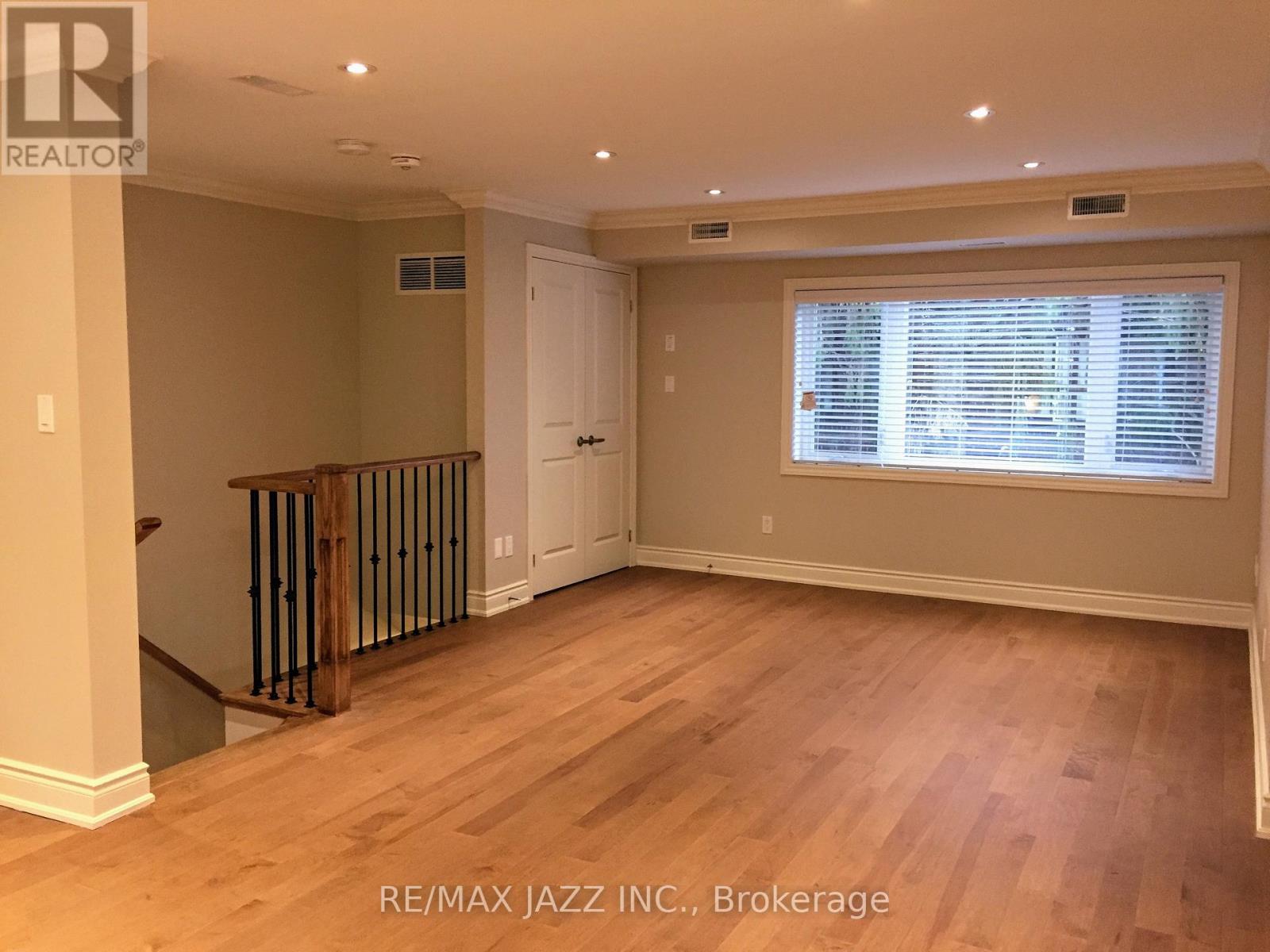 202 - 1303 Bayview Avenue Property Photo 7