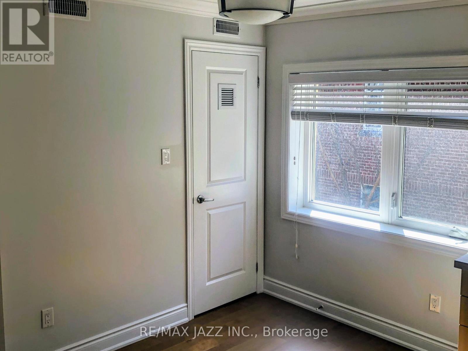 202 - 1303 Bayview Avenue Property Photo 11