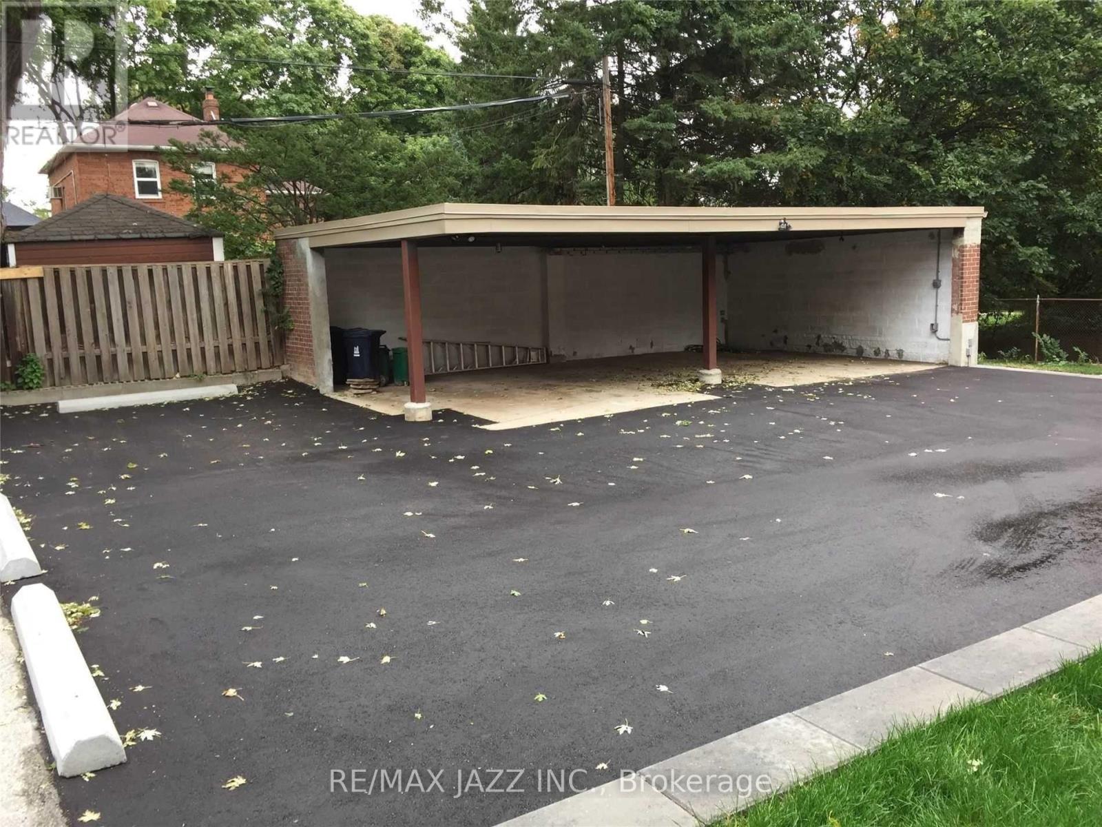 202 - 1303 Bayview Avenue Property Photo 16