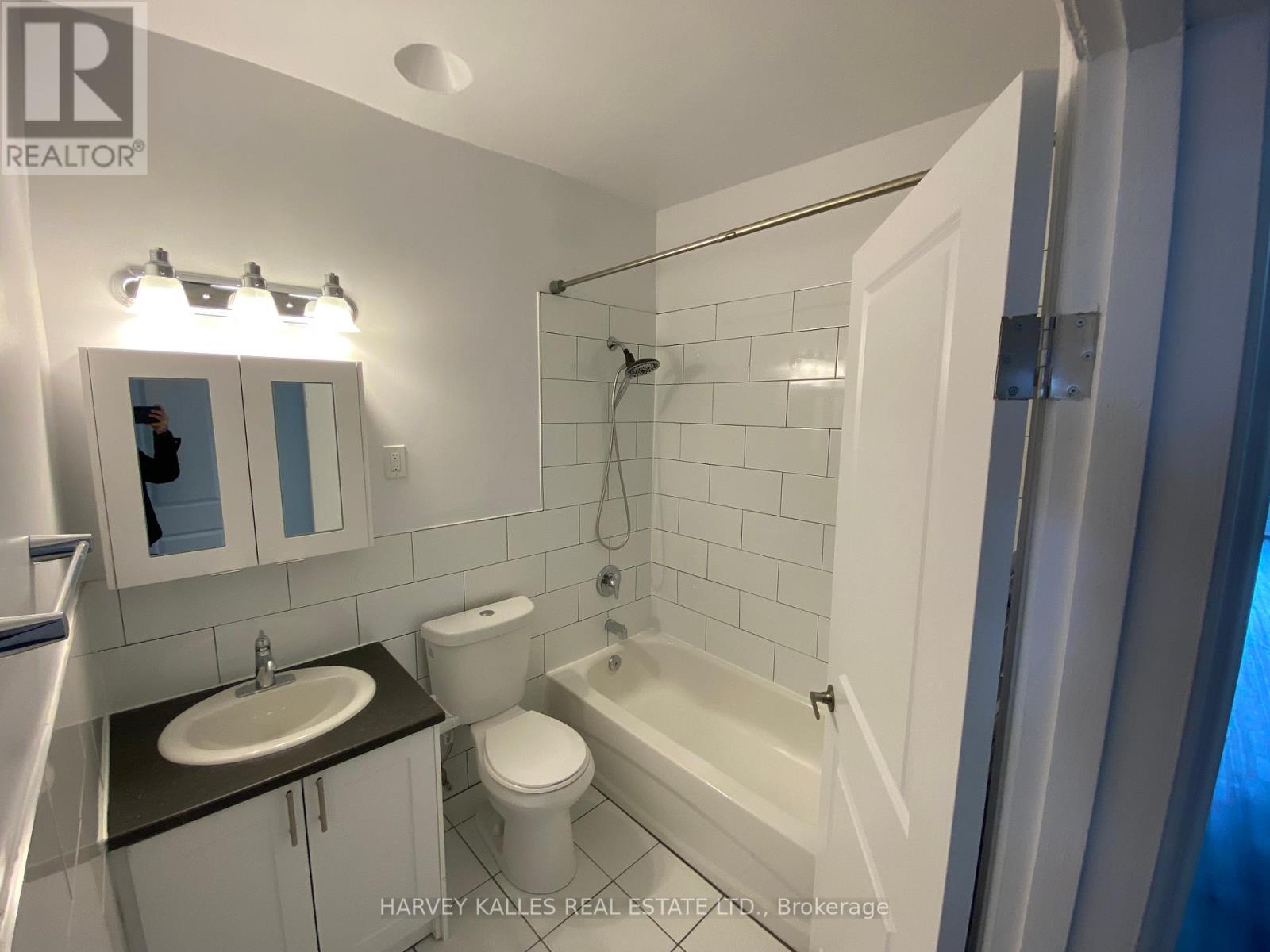 4 - 1072 St Clair Avenue W Property Photo 8