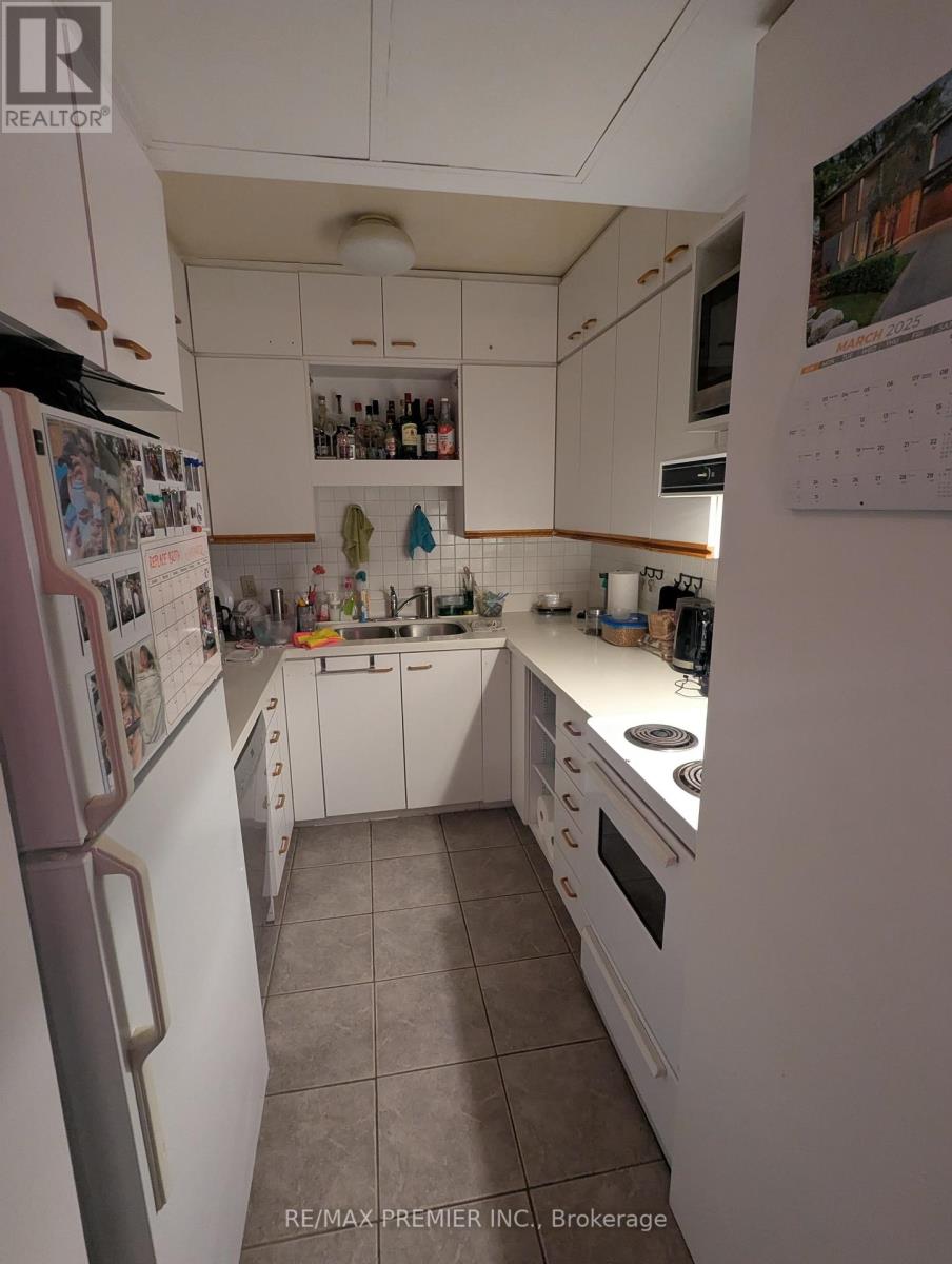 2 - 196 Carlton Street Property Photo 3