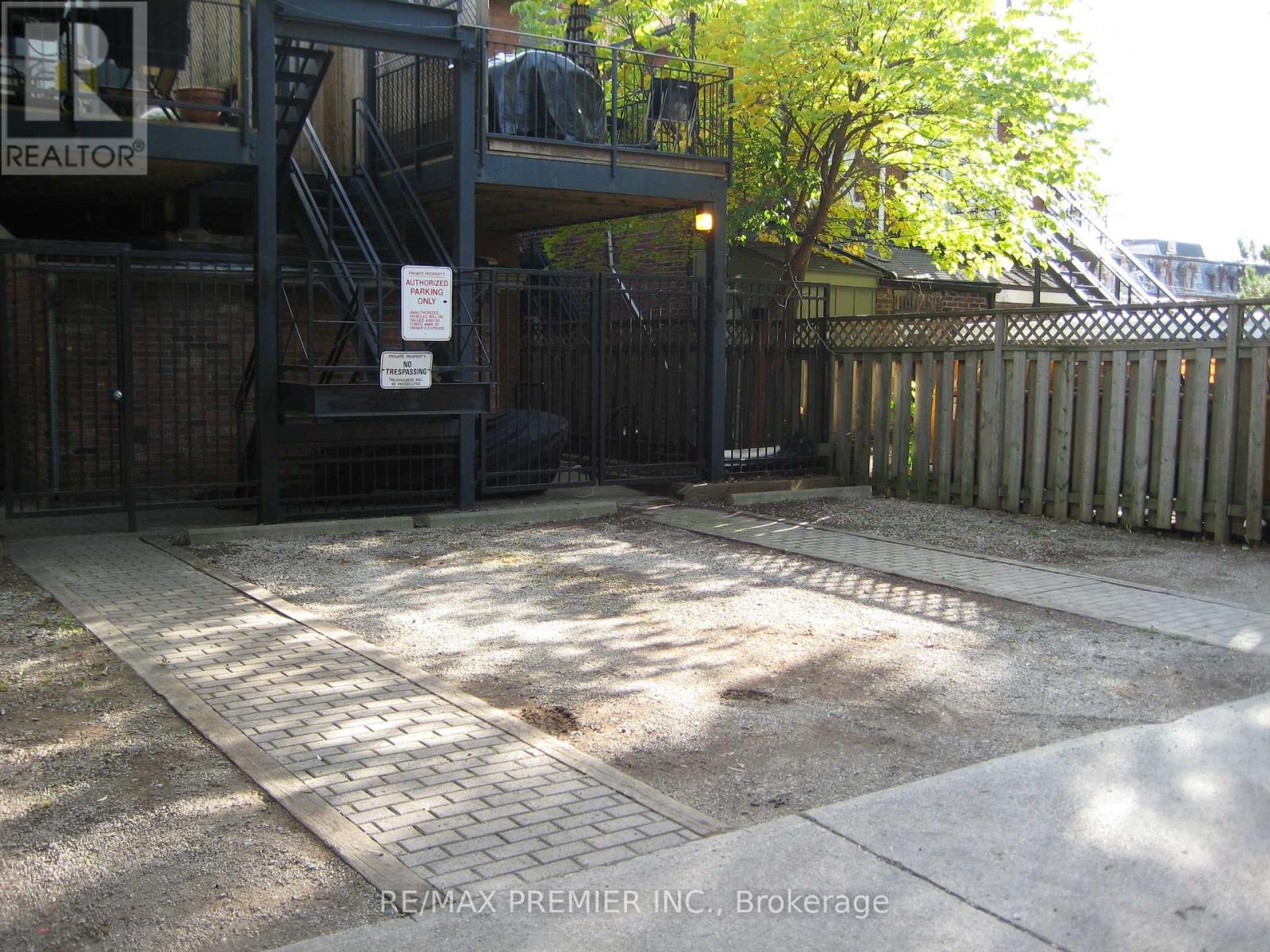 2 - 196 Carlton Street Property Photo 8
