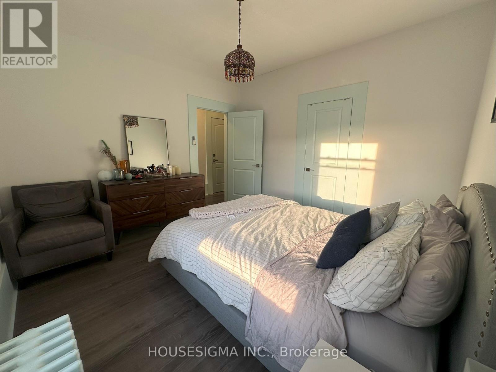 2 - 48 Euclid Avenue W Property Photo 11