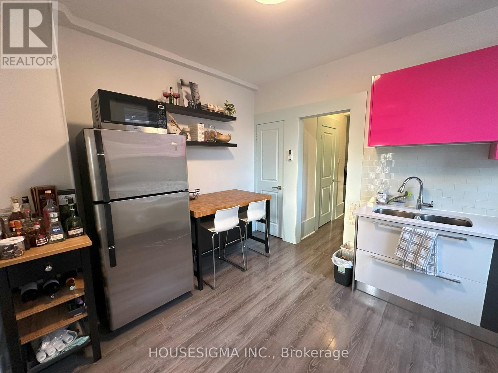 2 - 48 Euclid Avenue W Property Photo 16