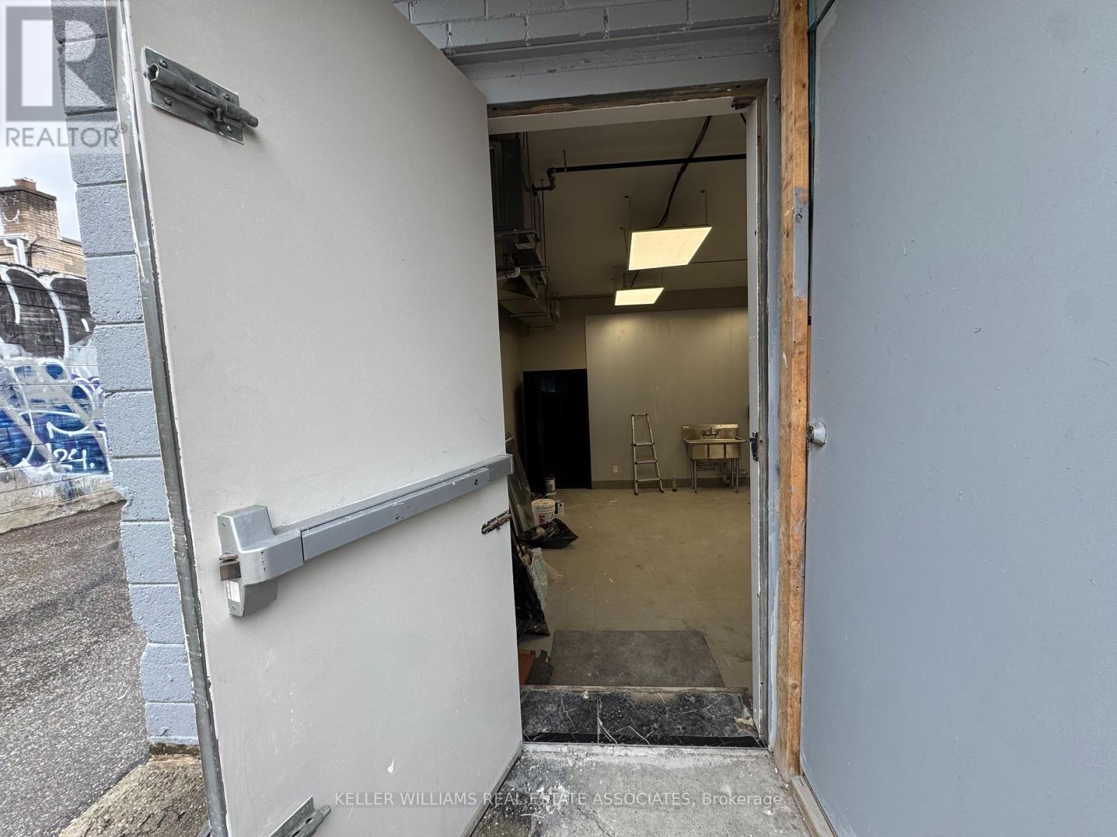 560 Queen Street W Property Photo 18