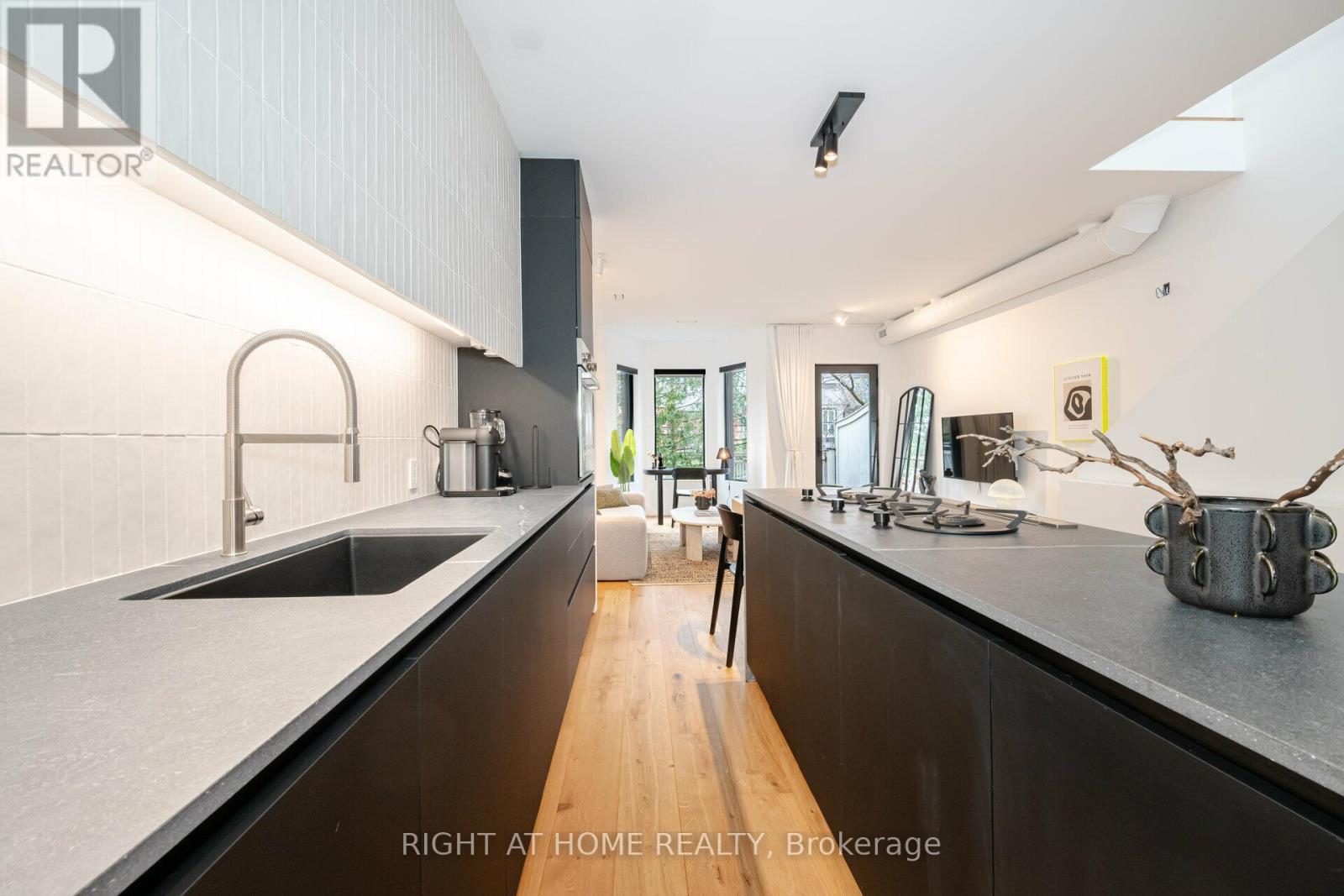 259 Lisgar Street Property Photo 2