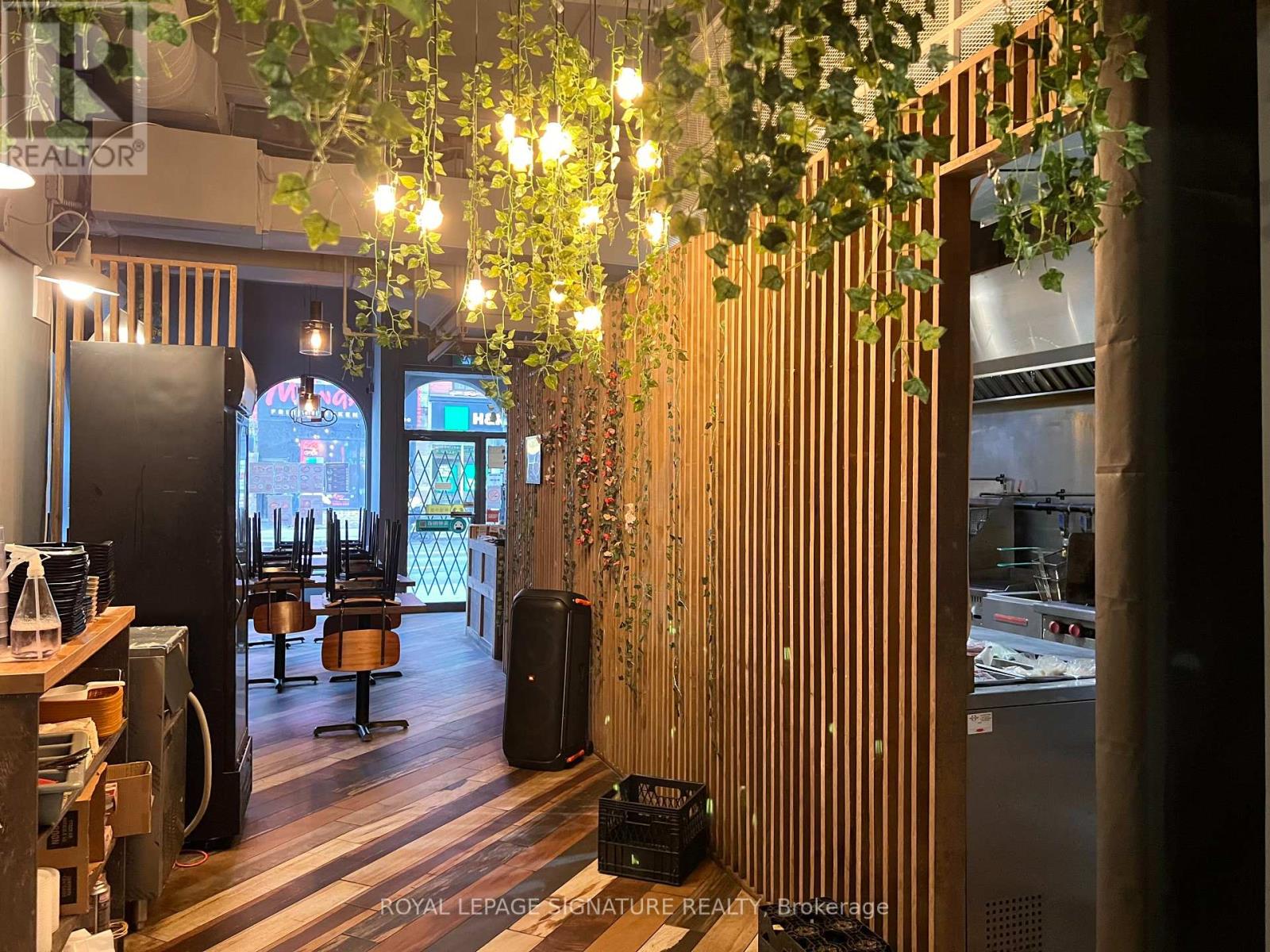 639 Yonge Street Property Photo 2