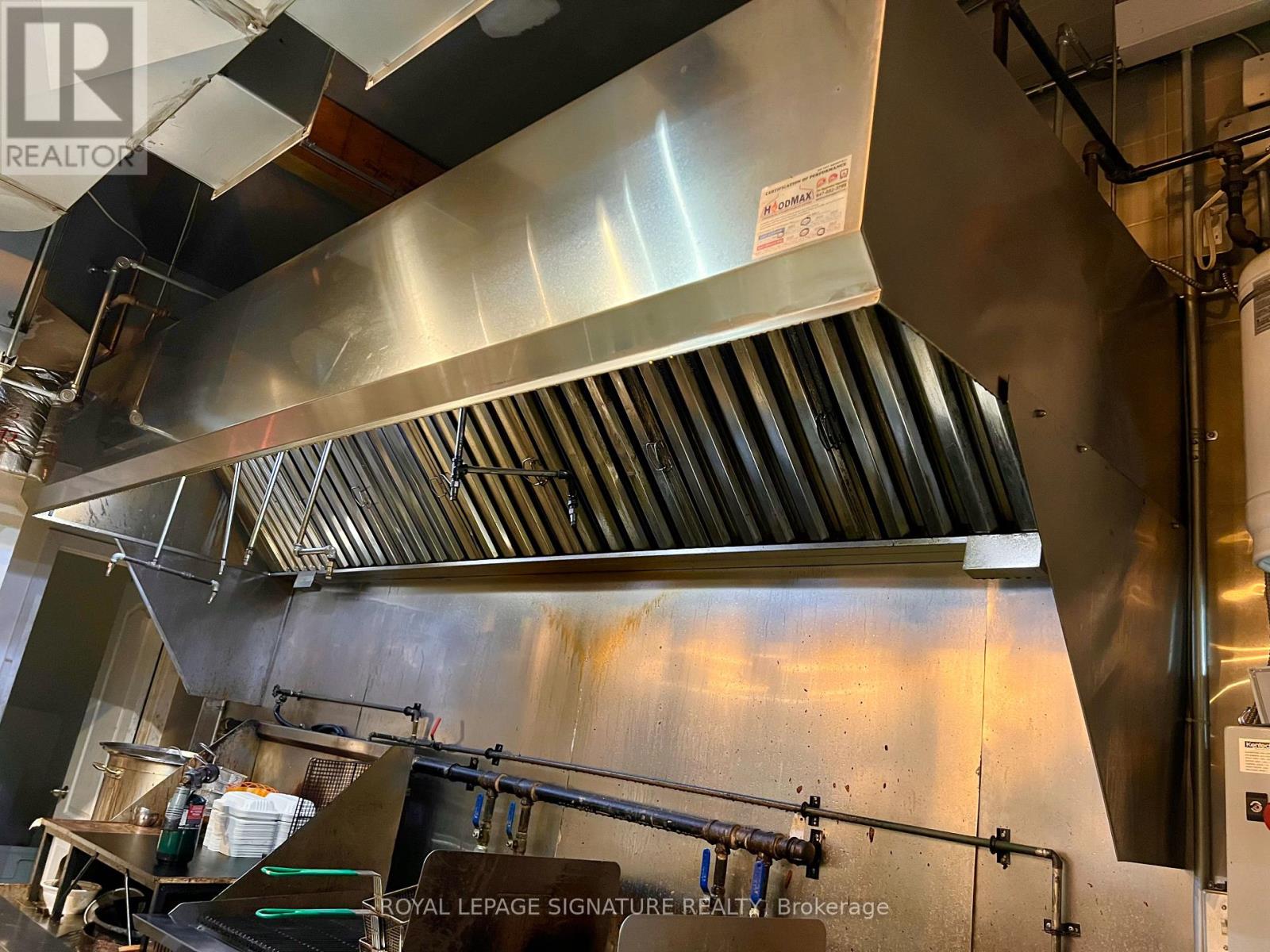 639 Yonge Street Property Photo 15
