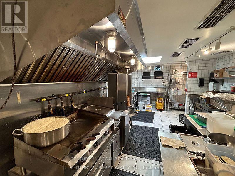 2313 Yonge Street Property Photo 4