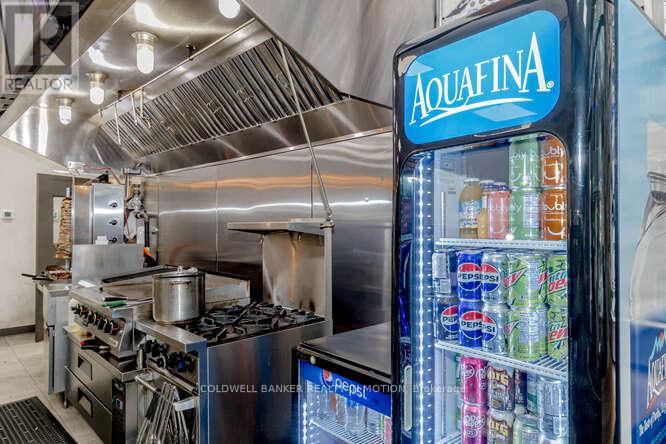 370 Queens Quay Street Property Photo 22