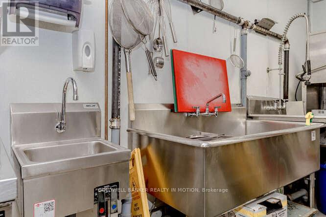 370 Queens Quay Street Property Photo 29