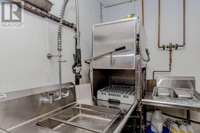 370 Queens Quay Street Property Photo 30